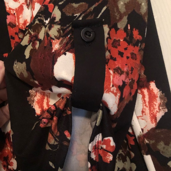 Faith and Joy Black Floral Print Top 1X. - Picture 5 of 6